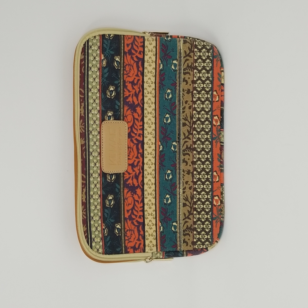 Laptop sleeve
